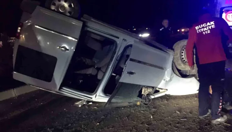 Burdur-Antalya Karayolunda Takla Atan Araçta 2 Kişi Yaralandı