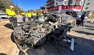 Bucak’ta Kırmızı Işık İhlali Sonrası Trafik Kazası: 4 Yaralı